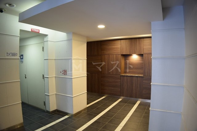 大阪市中央区日本橋２丁目の賃貸マンションのエントランス
