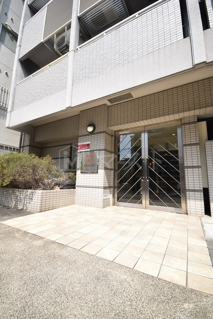 大阪市北区池田町の賃貸マンションのエントランス