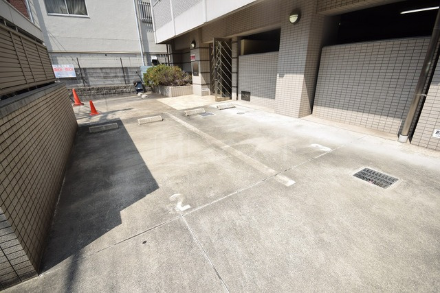 大阪市北区池田町の賃貸マンションの駐車場