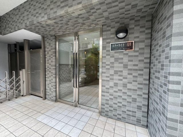 スターライト浅草のエントランス