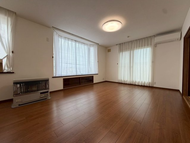 札幌市東区北50条東7丁目1-27の居間・リビング