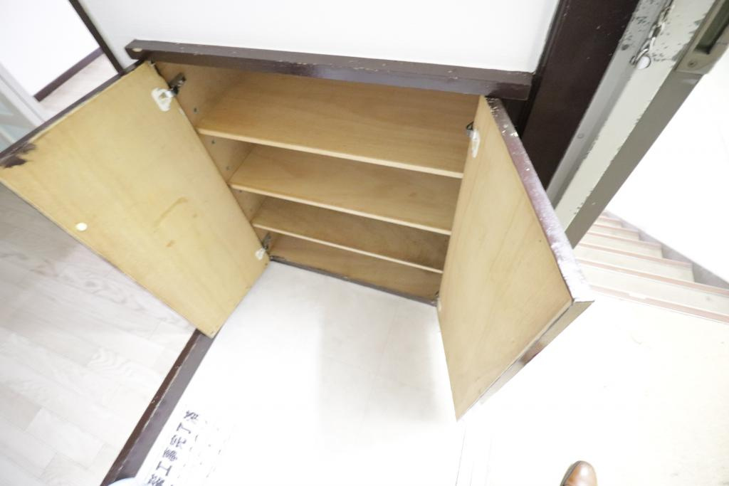 神戸市中央区下山手通３丁目の賃貸マンションの玄関
