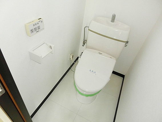 神戸市中央区下山手通８丁目の賃貸マンションのトイレ