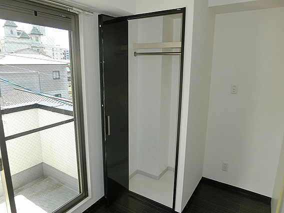 神戸市中央区下山手通８丁目の賃貸マンションの収納