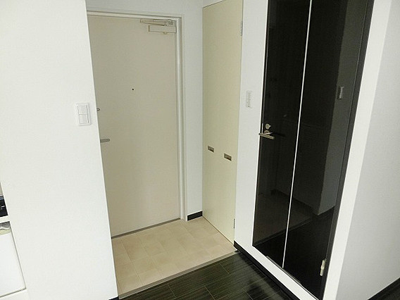 神戸市中央区下山手通８丁目の賃貸マンションの玄関
