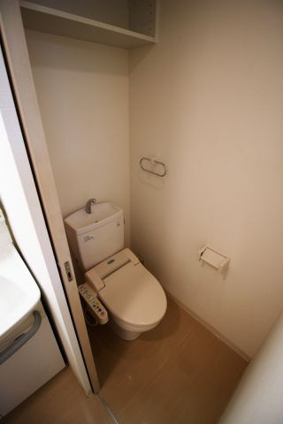 神戸市中央区相生町５丁目の賃貸マンションのトイレ