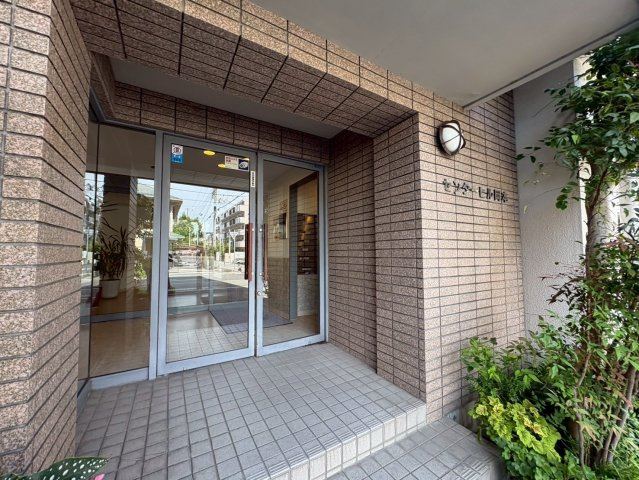 センターヒル岡本のエントランス