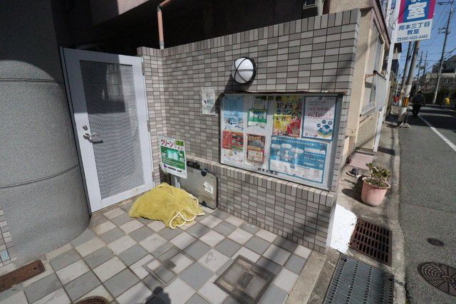 サウザー岡本のエントランス