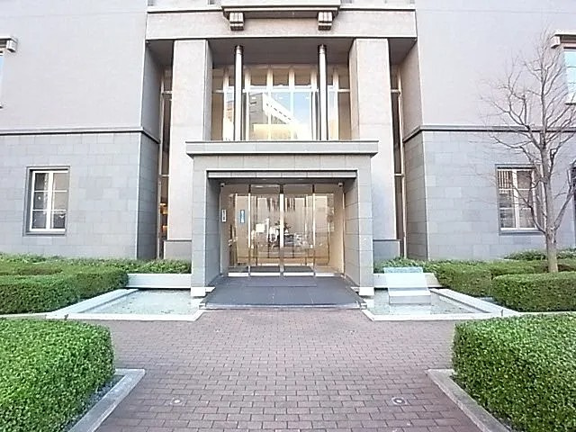 神戸市中央区八幡通４丁目の賃貸マンションのエントランス