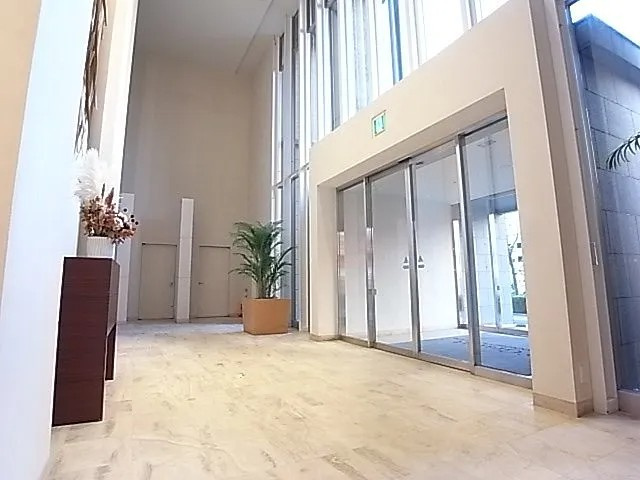 神戸市中央区八幡通４丁目の賃貸マンションのロビー