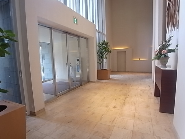 神戸市中央区八幡通４丁目の賃貸マンションのロビー