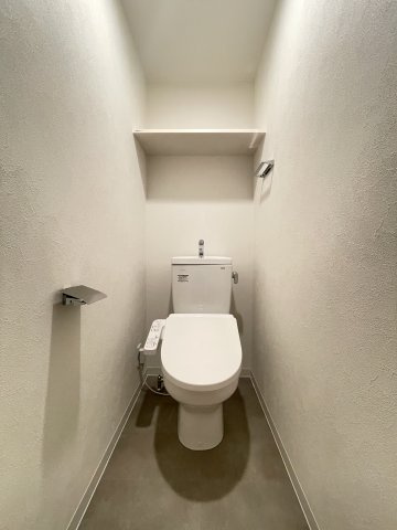 神戸市中央区栄町通７丁目の賃貸マンションのトイレ