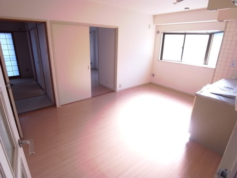 西宮市獅子ケ口町の賃貸マンションの居間・リビング