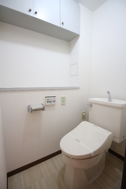 西宮市池田町の賃貸マンションのトイレ