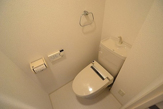 神戸市中央区元町通５丁目の賃貸マンションのトイレ