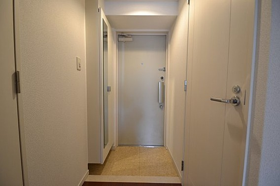 神戸市中央区元町通５丁目の賃貸マンションの玄関