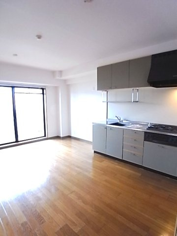 西宮市樋之池町の賃貸マンションの居間・リビング