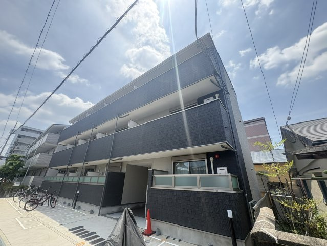 クレセント江坂の外観