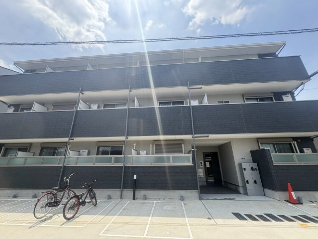 クレセント江坂の外観