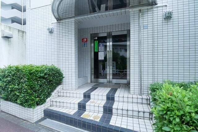 日神パレス西台のエントランス