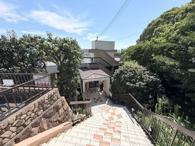 Hills岡本の外観