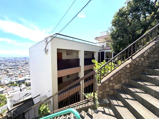 Hills岡本の外観