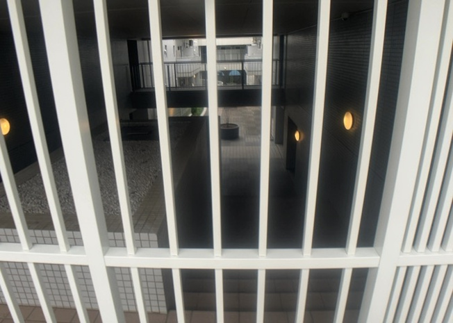【その他共用部分】 | リリファ相武台 | 共用部分は、一棟の建物に住む区分所有者全員が共同で所有するとし、共用部分の管理、補修などは、区分所有者で形成される管理組合が行います。個人の判断で勝手に変更することはできませんので覚えておきましょう。