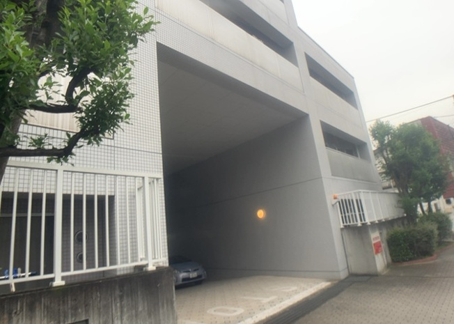 【構造・工法・仕様】 | リリファ相武台 | ＲＣ造、Reinforced Concreteは直訳すると補強されたコンクリートです。主に柱や梁・床・壁が鉄筋とコンクリートで構成おり、鉄筋を組んだ型枠にコンクリートを流し込んで固めたものを指します。