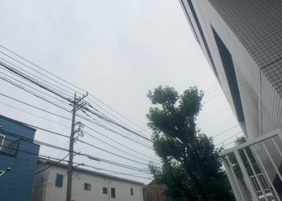 【展望】 | リリファ相武台 | 眺望の良さを楽しめるダイニングキッチンで家族団らんの時間を過ごしてはいかがでしょうか。バルコニーから見える景色を家族で眺める時間は、時間が経つのを忘れてしまいそうですね。是非、現地を見に行きましょう！