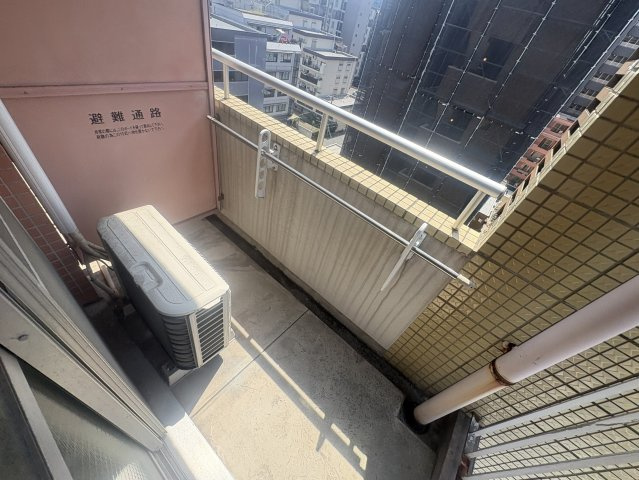 ミールズ江坂のバルコニー
