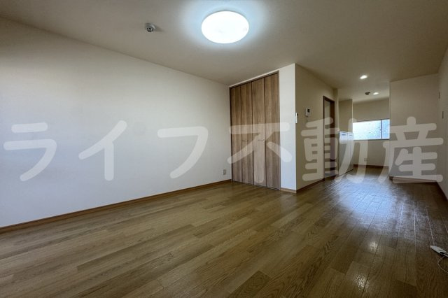 中道ビルの洋室|落ち着いた色調の洋室です