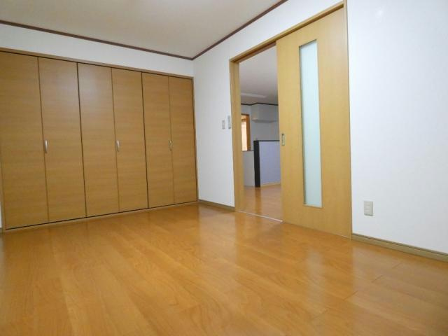 トレイブルック西館の洋室