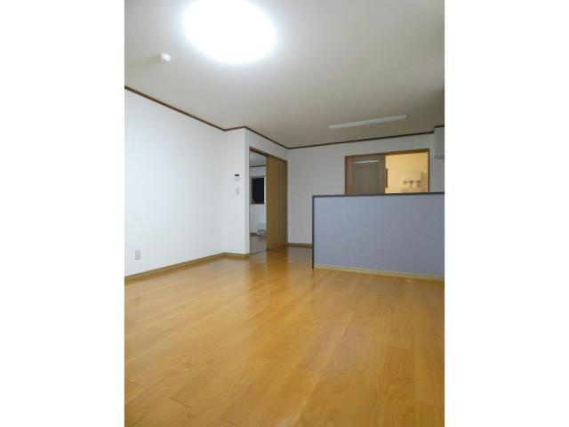 トレイブルック西館の居間・リビング