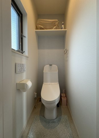 摂津市浜町戸建のトイレ|２階トイレ
