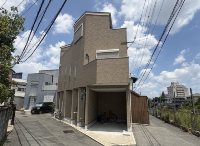 摂津市浜町戸建の前面道路含む現地写真|外観①
