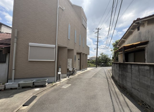 摂津市浜町戸建の前面道路含む現地写真