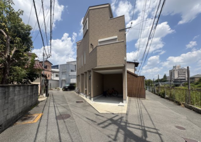 摂津市浜町戸建の前面道路含む現地写真