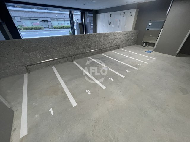 セレニテ新大阪グランデミリューの駐車場|セレニテ新大阪グランデミリュー　バイク置き場