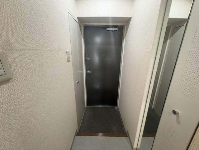 ミールズ江坂の玄関