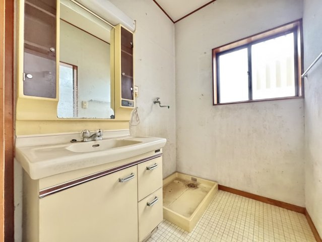 【駅近】筑西市女方中古戸建の洗面所