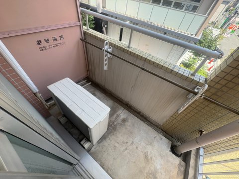 ミールズ江坂のバルコニー