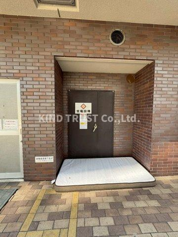 ONE ROOF FLAT FUKUSHIMA(ワンルーフフラットフクシマ)のエントランス|建物の内部です