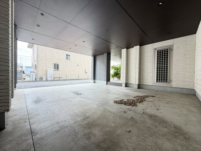 飯塚町事務所の駐車場|■ガレージ内観