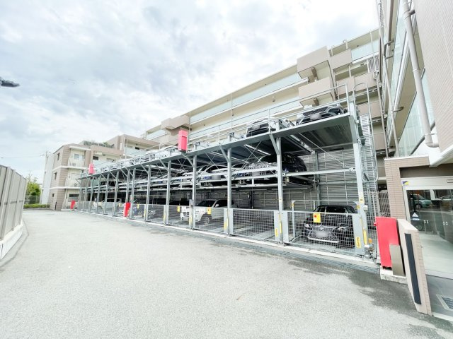 リビオ西宮門戸の駐車場|立体駐車場となります。
国道171号線へ隣接しているため、神戸方面、大阪方面へのアクセスが好条件となります。
駐車場の詳細は担当者までお問い合わせください。