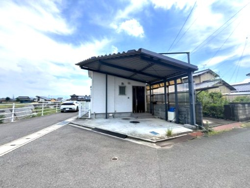 観音寺市吉岡町戸建の駐車場