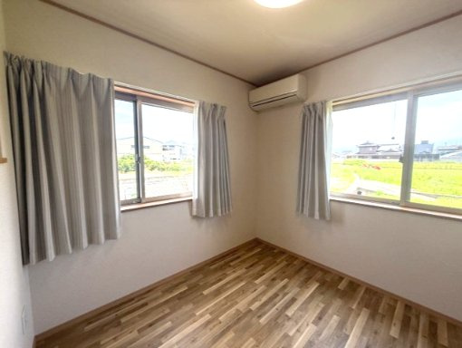 観音寺市吉岡町戸建の洋室