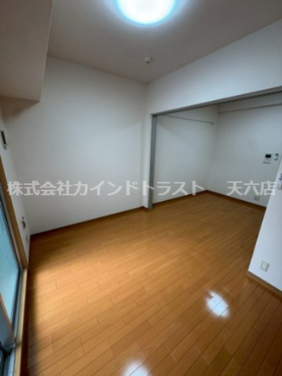 ONE ROOF FLAT FUKUSHIMA(ワンルーフフラットフクシマ)の居間・リビング|リビングです