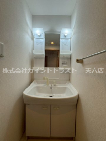 ONE ROOF FLAT FUKUSHIMA(ワンルーフフラットフクシマ)の洗面所|使いやすい洗面所です