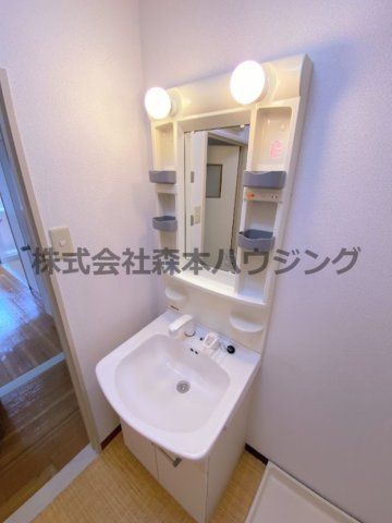 【独立洗面台】 | 　エイチ・ツーオー深野 | 朝の支度にも助かる、独立の洗髪洗面化粧台