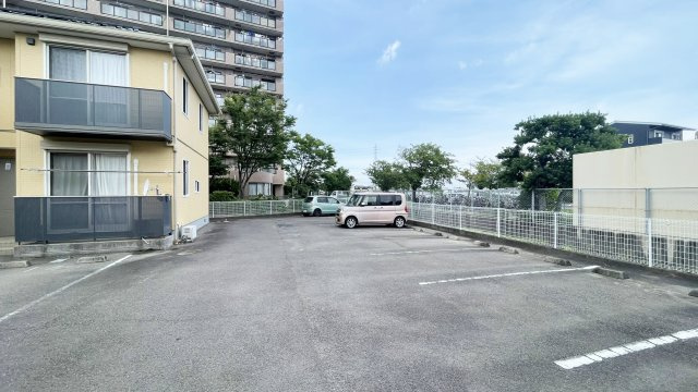 ハミングタウン　Ⅴの駐車場